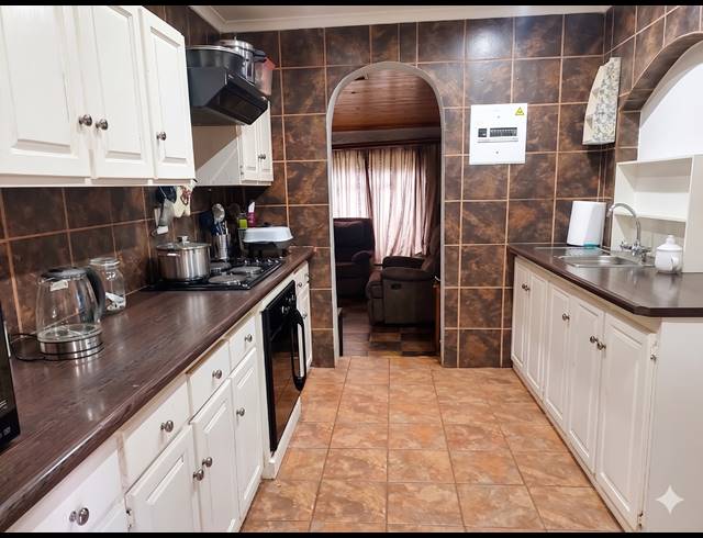 3 BEDROOM HOUSE FOR SALE IN HENLEY ON KLIP